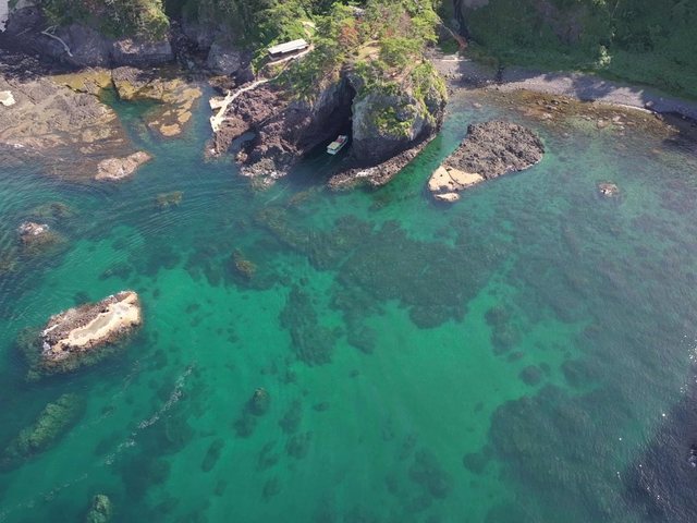 巌門の入り江