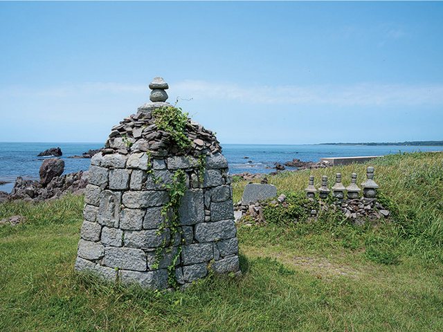 石積みの六角地蔵塔