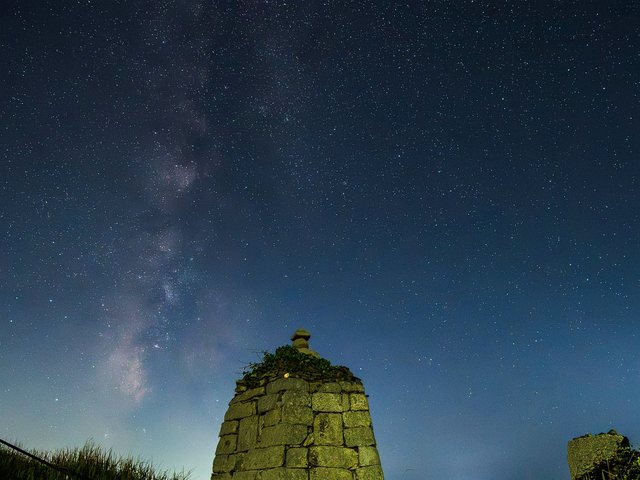 満天の星に包まれる諸願堂