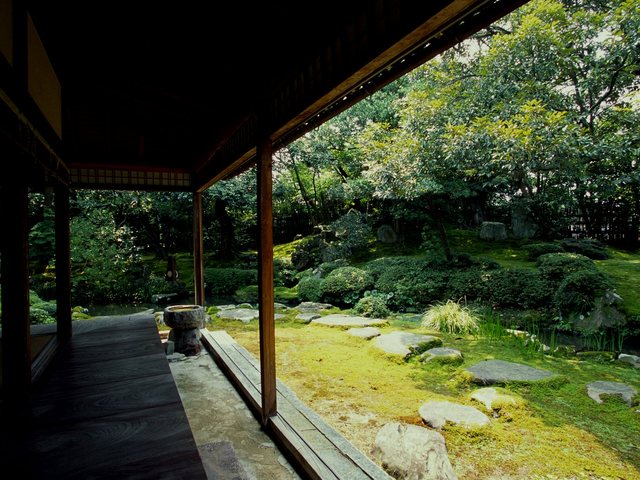 心字池と築山