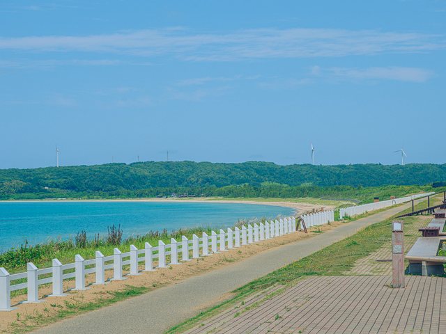 増穂浦の砂浜と青い海