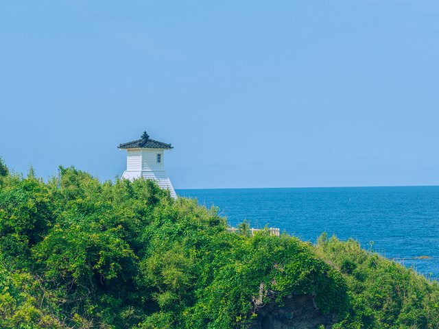 遠くから眺める旧福浦灯台